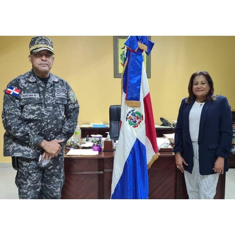 Gobernadora recibe director regional de P. N. Santo Domingo Norte