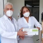 Doctora Lorenzo dona medicamentos al Hospital  Calventi en Los Alcarrizos